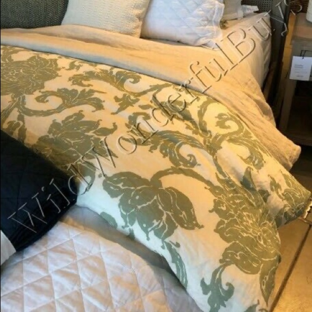 Queen Duvet Cover. NWT
